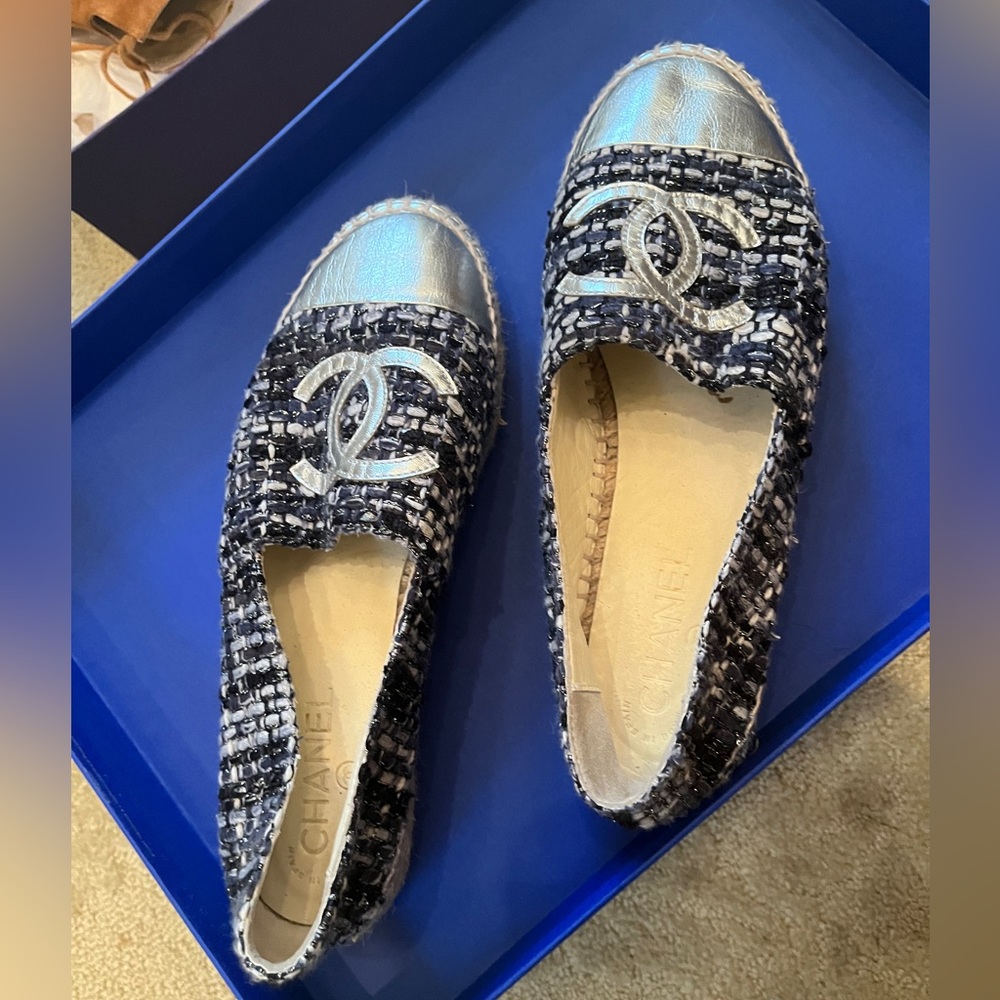 NEW Chanel tweed espadrilles navy and silver